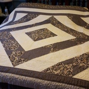 NEW! On pause.. Handmade Quilt